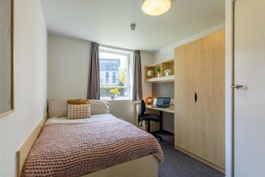 1 bed house, De Walden Way, City Centre, Bradford, BD71BD - Image 4